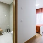 Coolhouses Lagos, 2 Bed Stylish Flat, Rooftop Shared Pool, Clayheart *