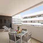 Coolhouses Lagos, 2 Bed Stylish Flat, Rooftop Shared Pool, Clayheart アパート ラゴス