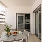 アパート Coolhouses Lagos, 2 Bed Stylish Flat, Rooftop Shared Pool, Clayheart *