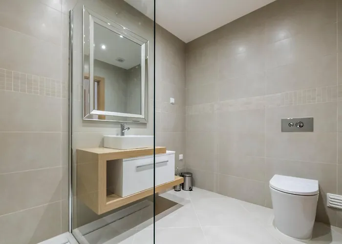 アパート Coolhouses Lagos, 2 Bed Stylish Flat, Rooftop Shared Pool, Clayheart *