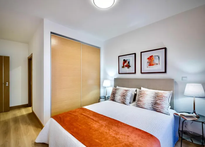 Coolhouses Lagos, 2 Bed Stylish Flat, Rooftop Shared Pool, Clayheart * ラゴス