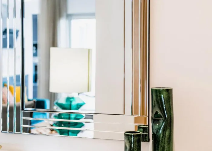 Coolhouses Lagos, 2 Bed Stylish Flat, Rooftop Shared Pool, Clayheart