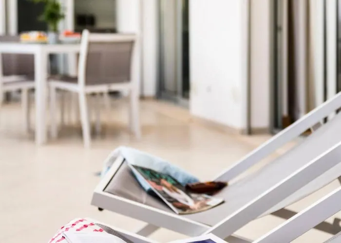 Coolhouses Lagos, 2 Bed Stylish Flat, Rooftop Shared Pool, Clayheart アパート