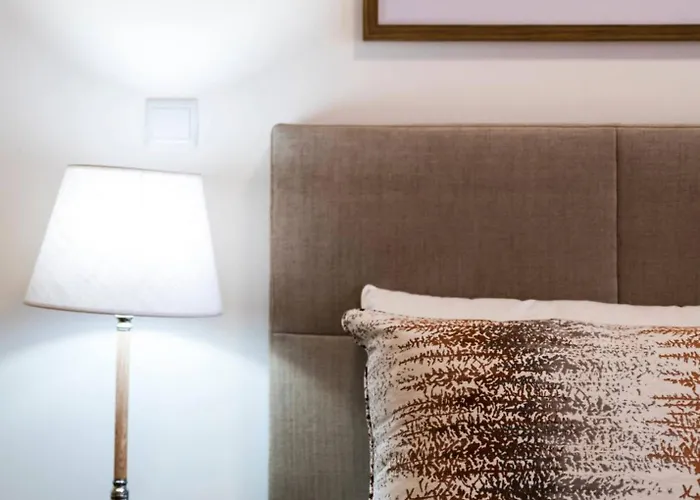 アパート Coolhouses Lagos, 2 Bed Stylish Flat, Rooftop Shared Pool, Clayheart ラゴス