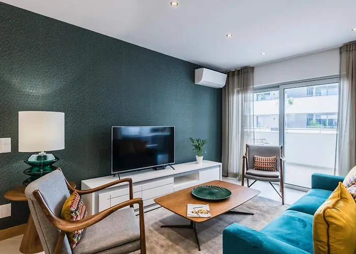 Coolhouses Lagos, 2 Bed Stylish Flat, Rooftop Shared Pool, Clayheart * ラゴス