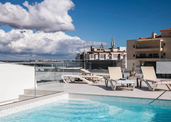 Coolhouses Lagos, 2 Bed Stylish Flat, Rooftop Shared Pool, Clayheart アパート *