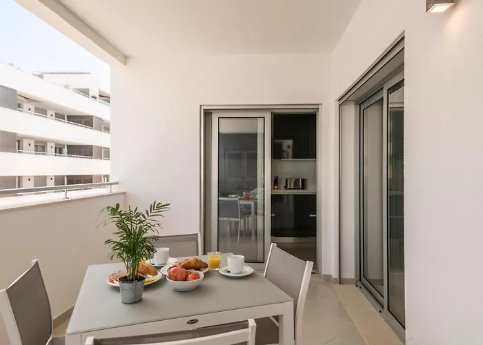 アパート Coolhouses Lagos, 2 Bed Stylish Flat, Rooftop Shared Pool, Clayheart *