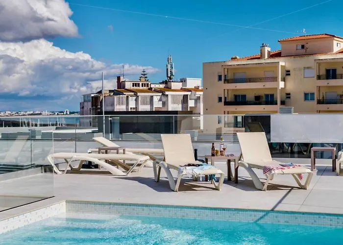 Coolhouses Lagos, 2 Bed Stylish Flat, Rooftop Shared Pool, Clayheart * ラゴス