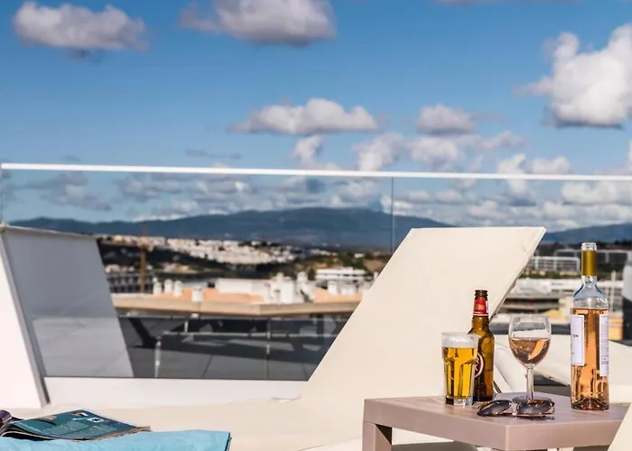 Coolhouses Lagos, 2 Bed Stylish Flat, Rooftop Shared Pool, Clayheart アパート