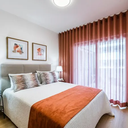 Coolhouses Lagos, 2 Bed Stylish Flat, Rooftop Shared Pool, Clayheart Lejlighed *