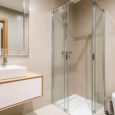 아파트 Coolhouses Lagos, 2 Bed Stylish Flat, Rooftop Shared Pool, Clayheart