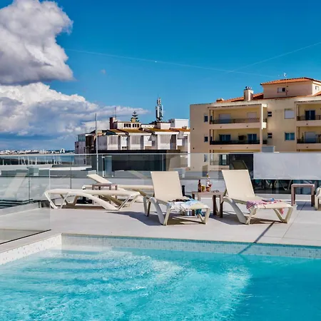 Coolhouses Lagos, 2 Bed Stylish Flat, Rooftop Shared Pool, Clayheart * 라고스