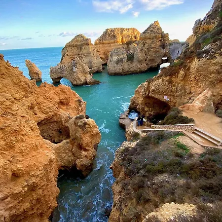 Coolhouses Lagos, 2 Bed Stylish Flat, Rooftop Shared Pool, Clayheart